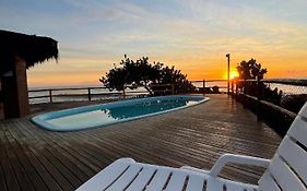 APARTAMENTO NA PRAIA no CONDOMÍNIO JUBIABÁ em OLIVENÇA - ILHÉUS